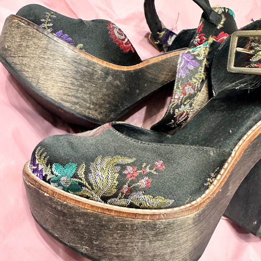 Free People ‘STARLET’ Black Floral Embroidered Wood Platform Mary Jane Heels - Picture 11 of 11